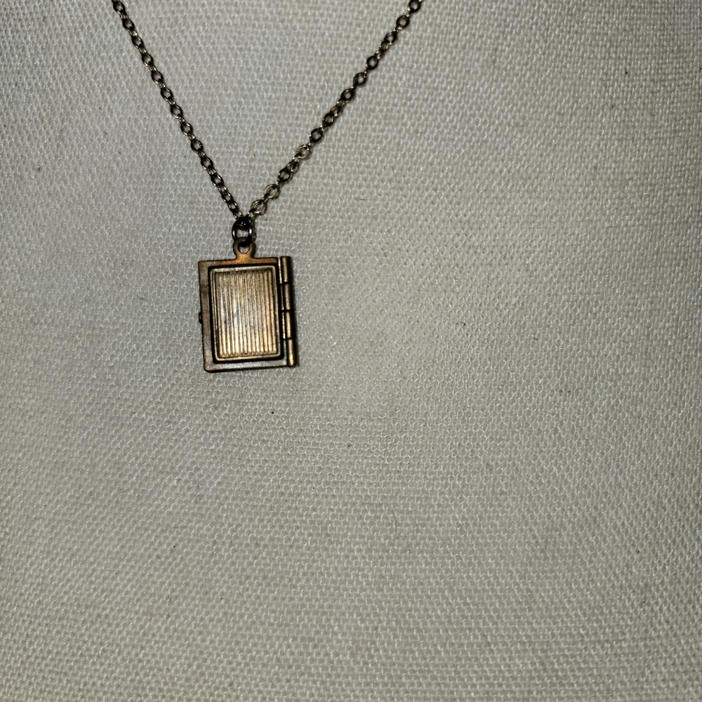 Book locket - Picture 5 of 6